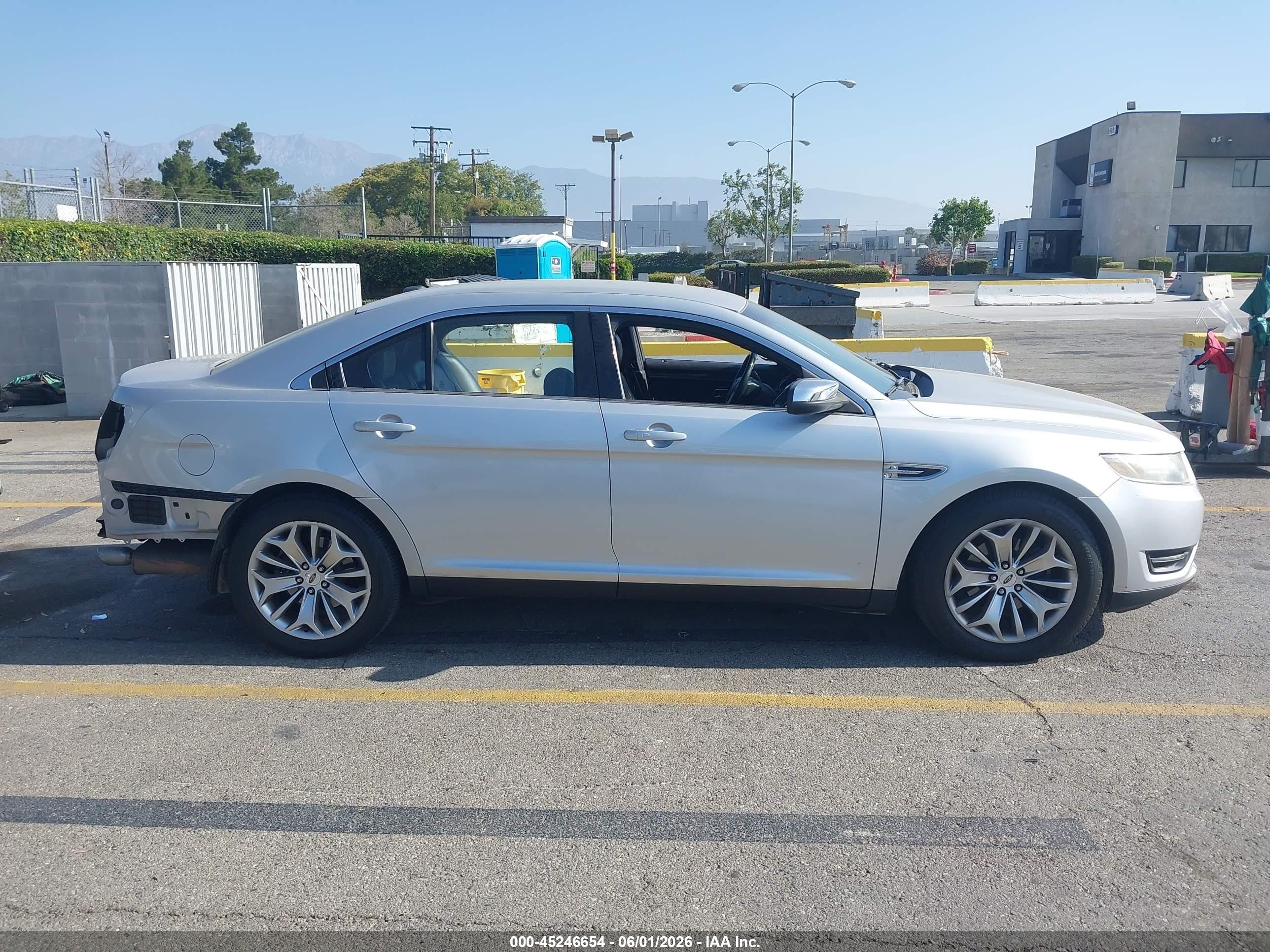 2015 Ford Taurus Limited Серебряный vin: 1FAHP2F85FG144530
