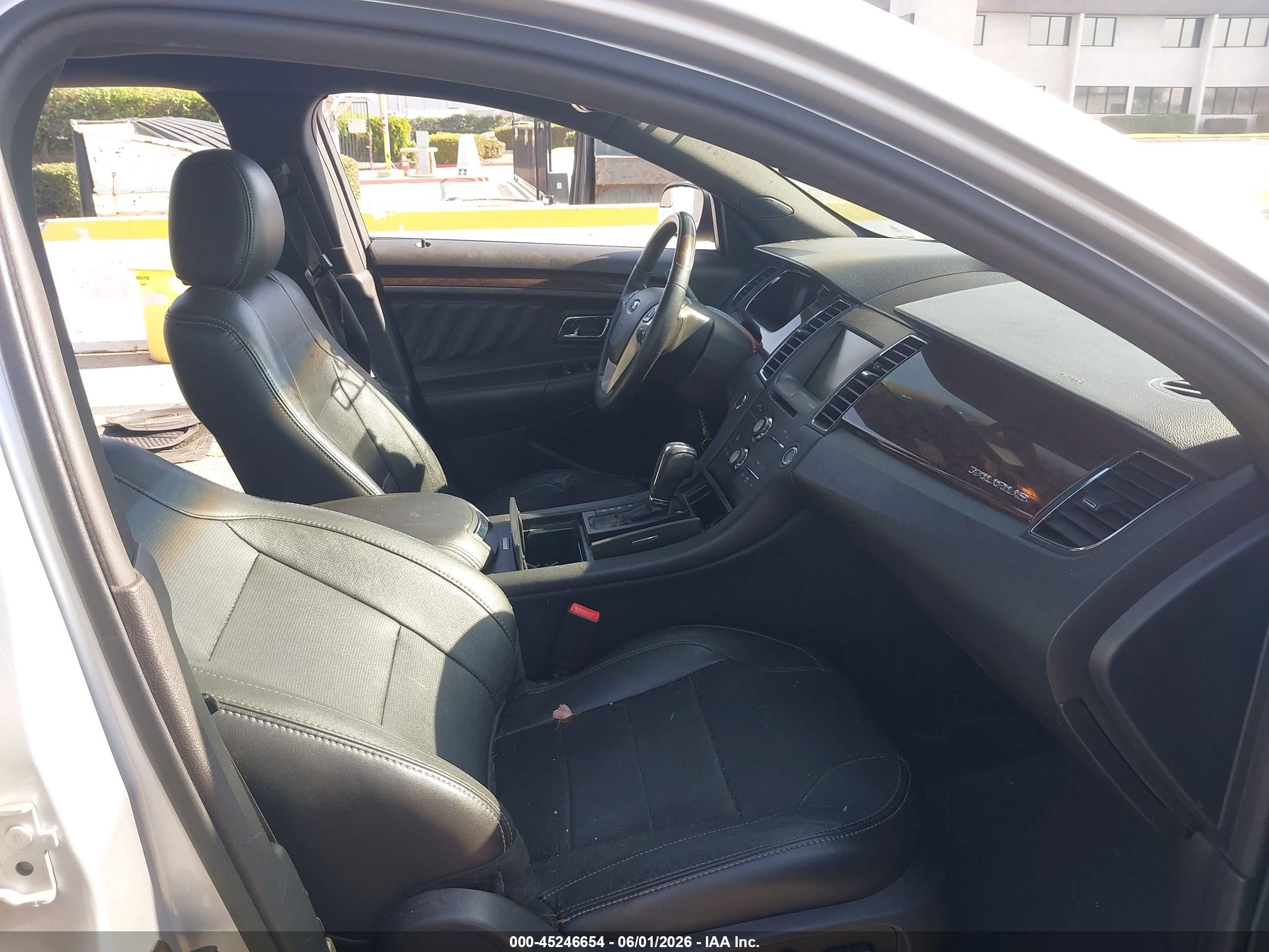 2015 Ford Taurus Limited Серебряный vin: 1FAHP2F85FG144530