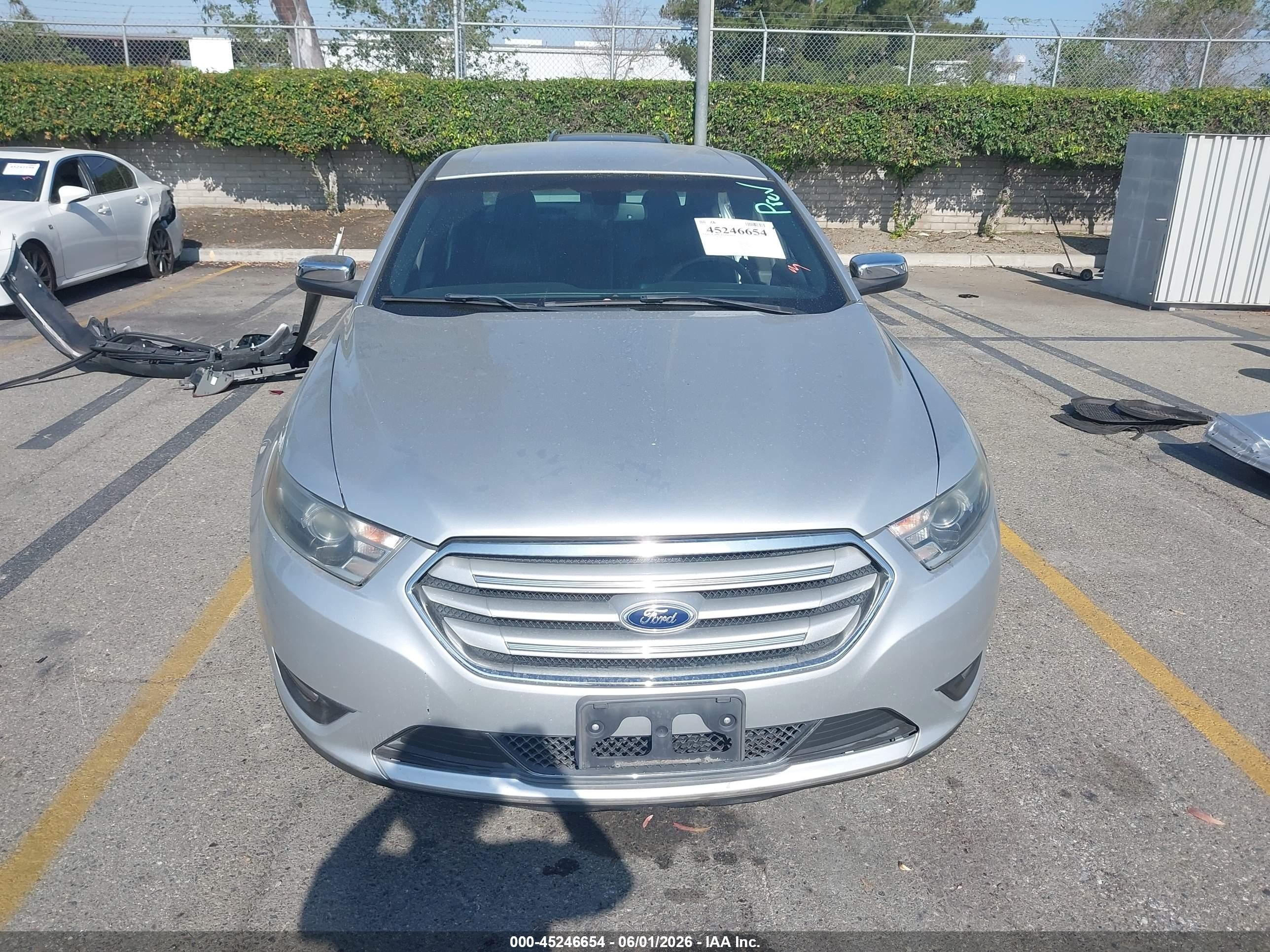 2015 Ford Taurus Limited Серебряный vin: 1FAHP2F85FG144530