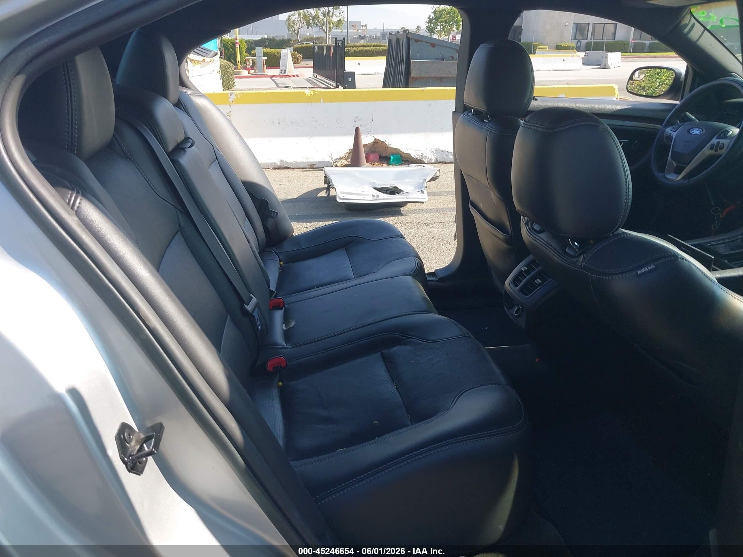 2015 Ford Taurus Limited Серебряный vin: 1FAHP2F85FG144530