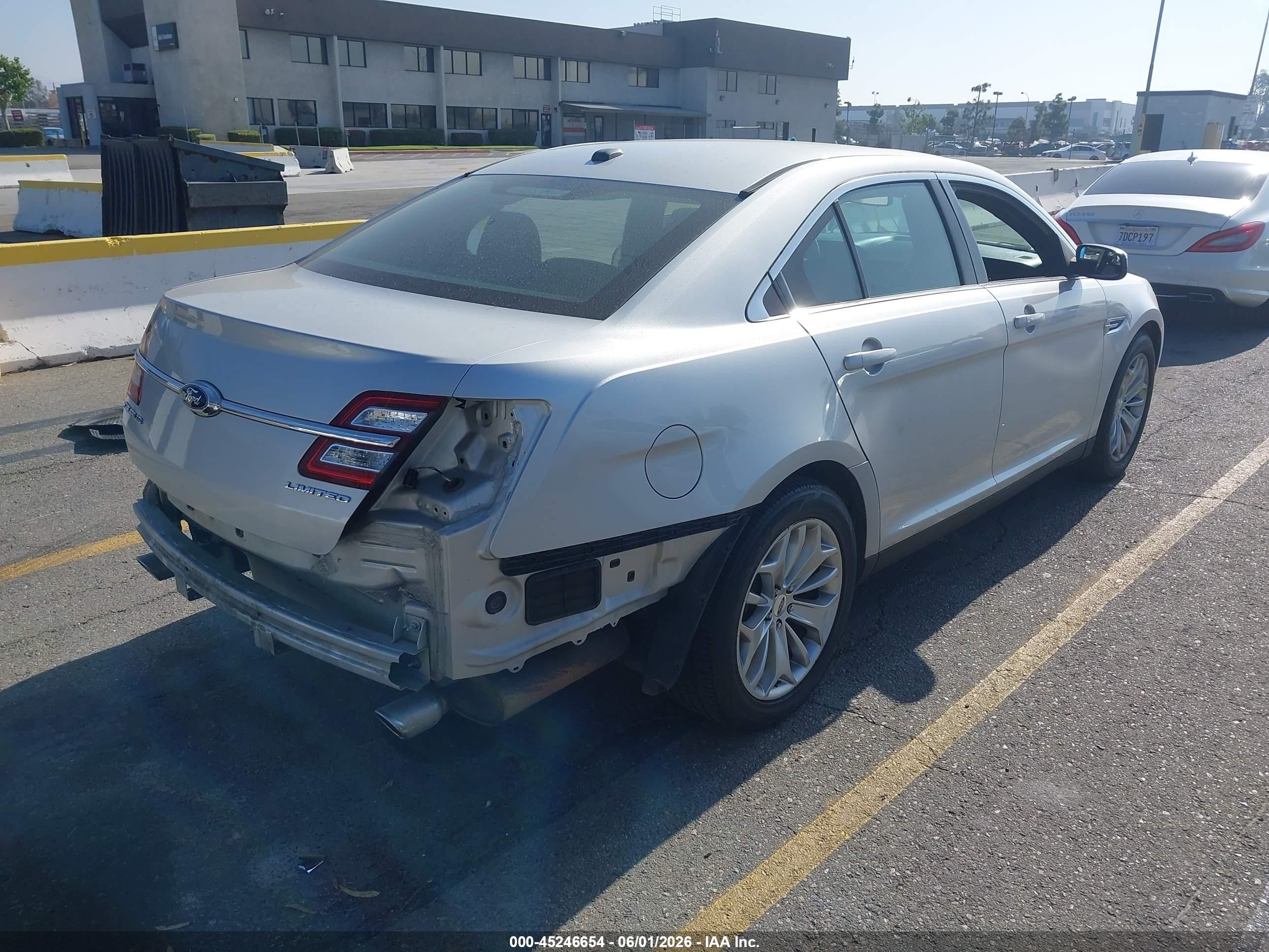 2015 Ford Taurus Limited Серебряный vin: 1FAHP2F85FG144530