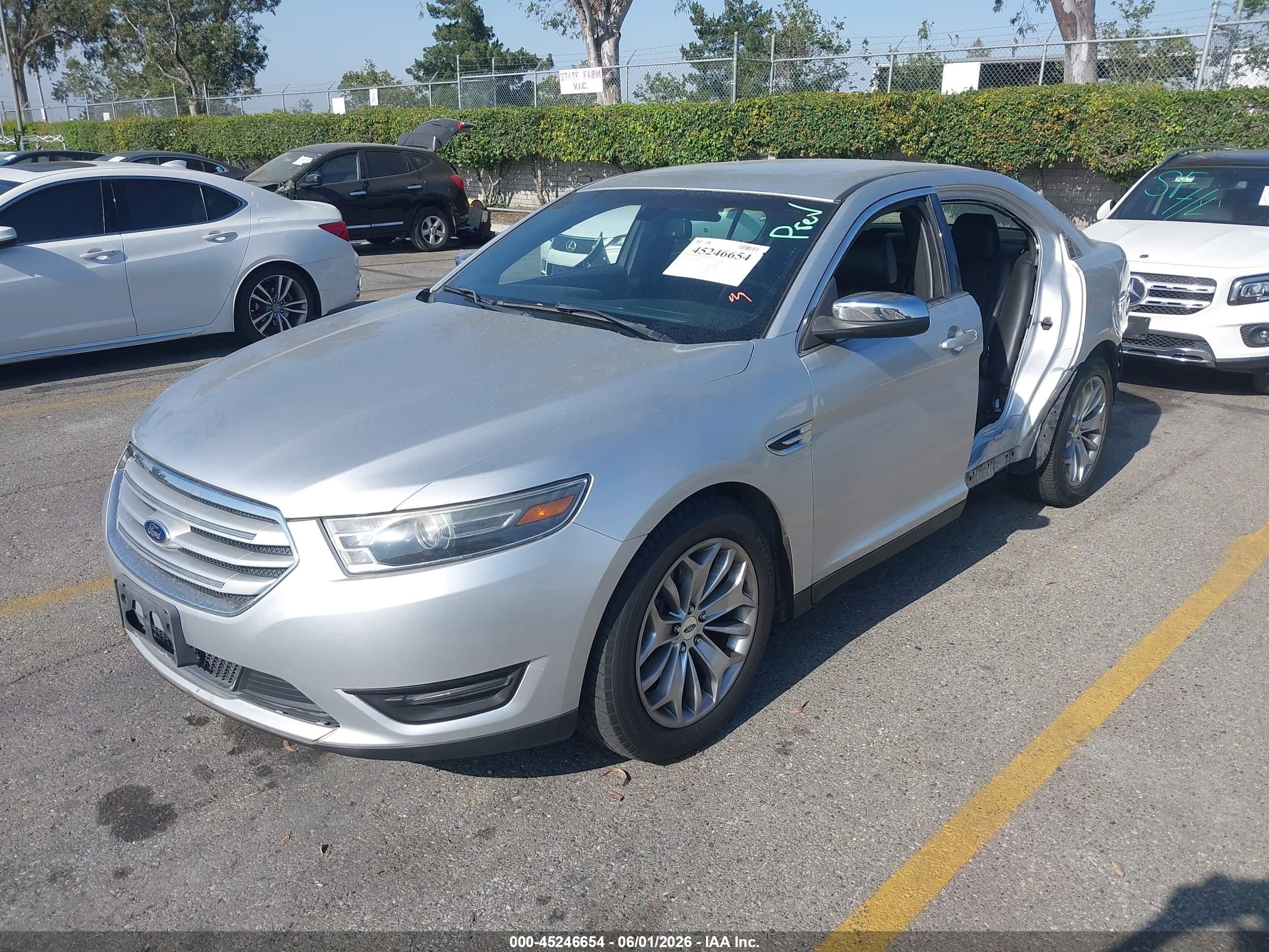 2015 Ford Taurus Limited Серебряный vin: 1FAHP2F85FG144530