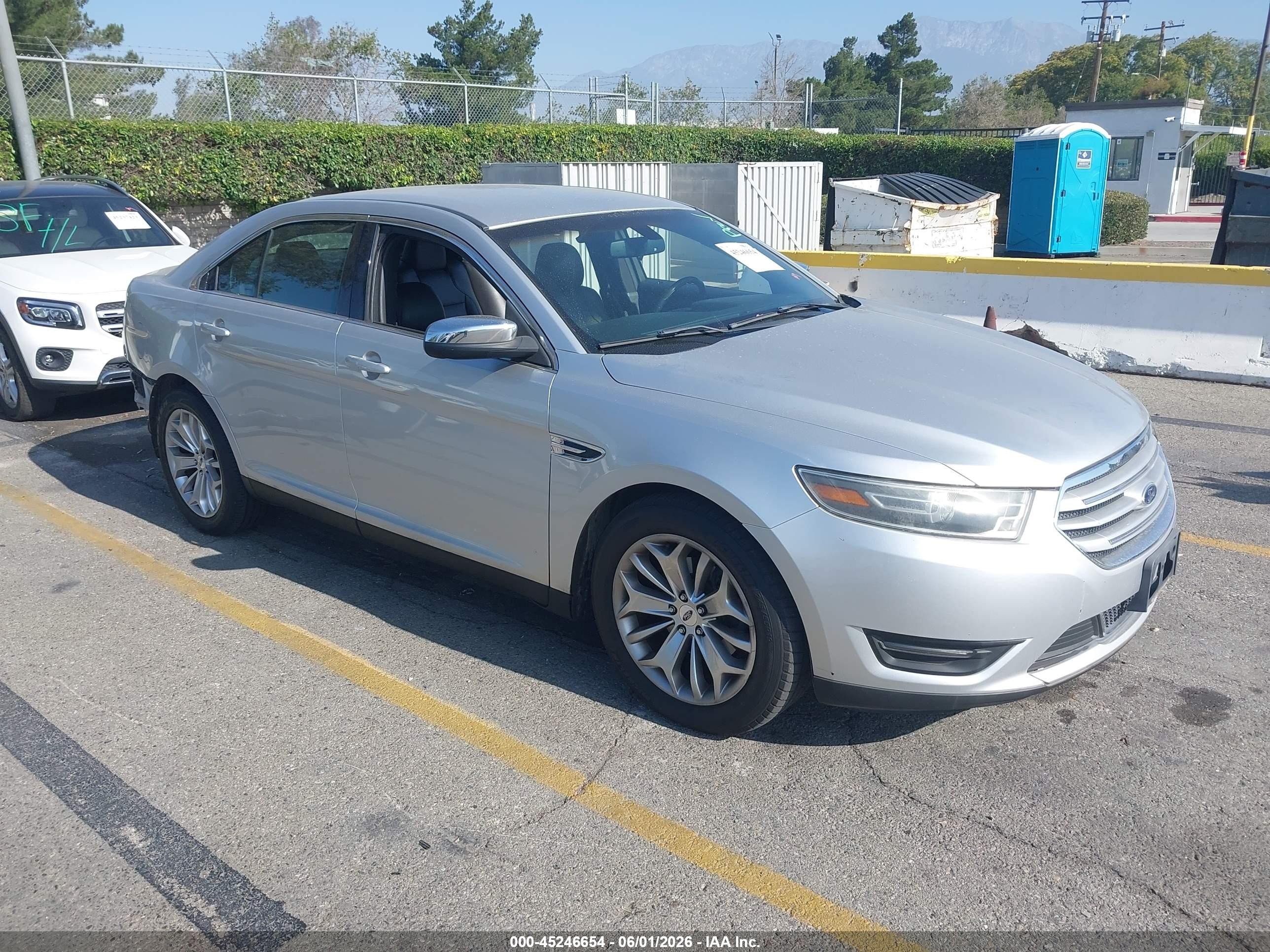 2015 Ford Taurus Limited Серебряный vin: 1FAHP2F85FG144530