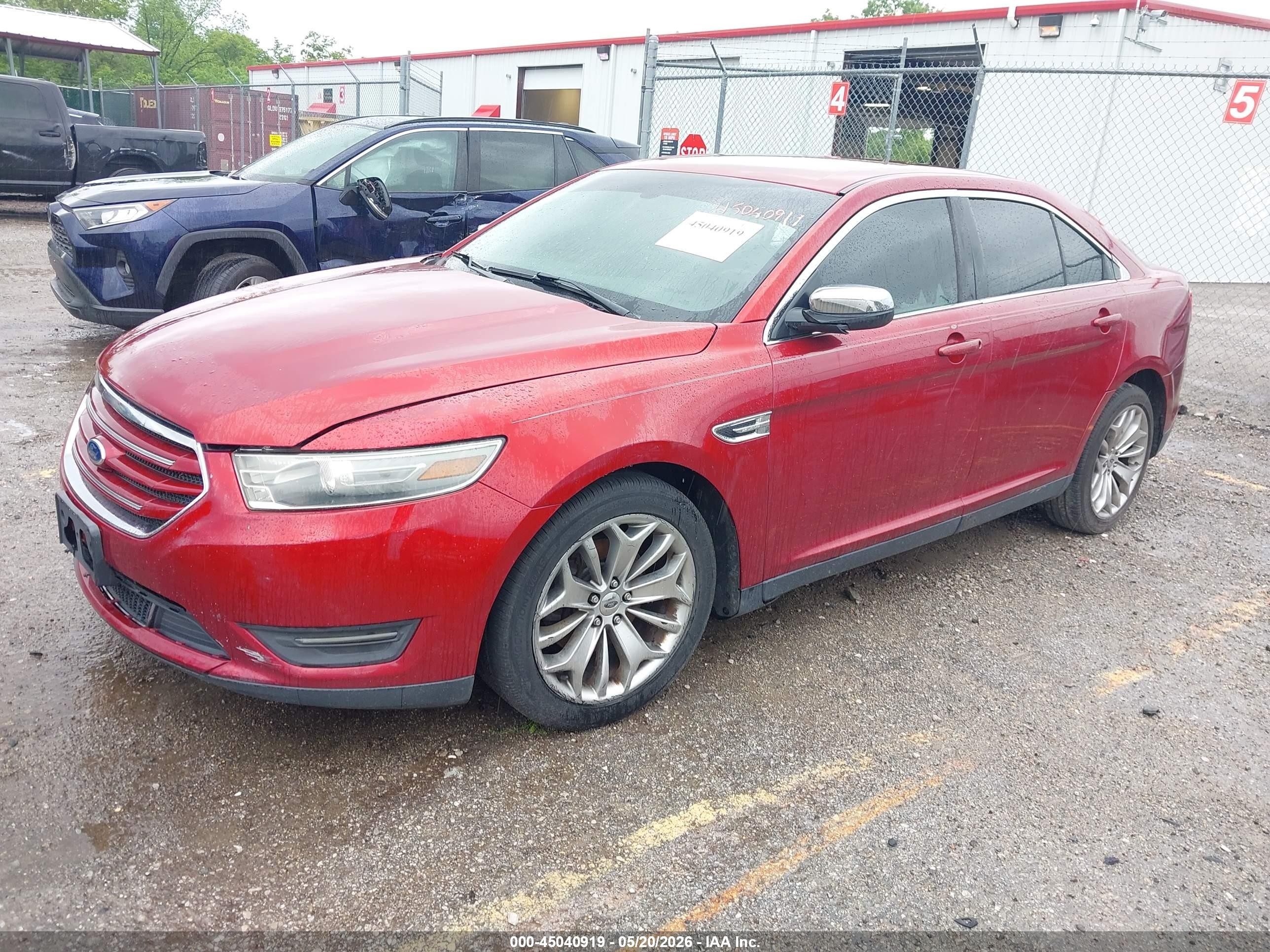 2013 Ford Taurus Limited Red vin: 1FAHP2F86DG100680