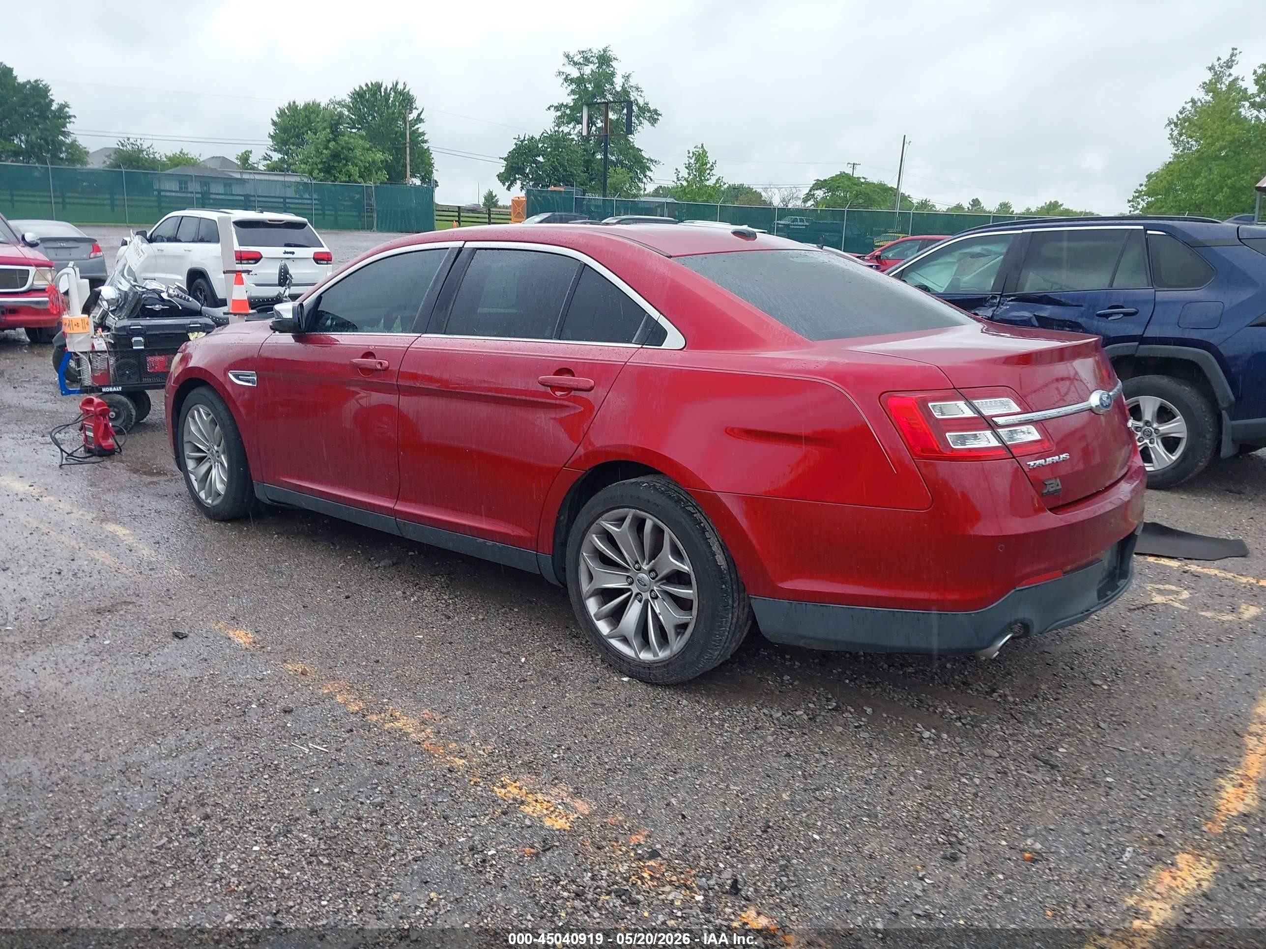 2013 Ford Taurus Limited Red vin: 1FAHP2F86DG100680