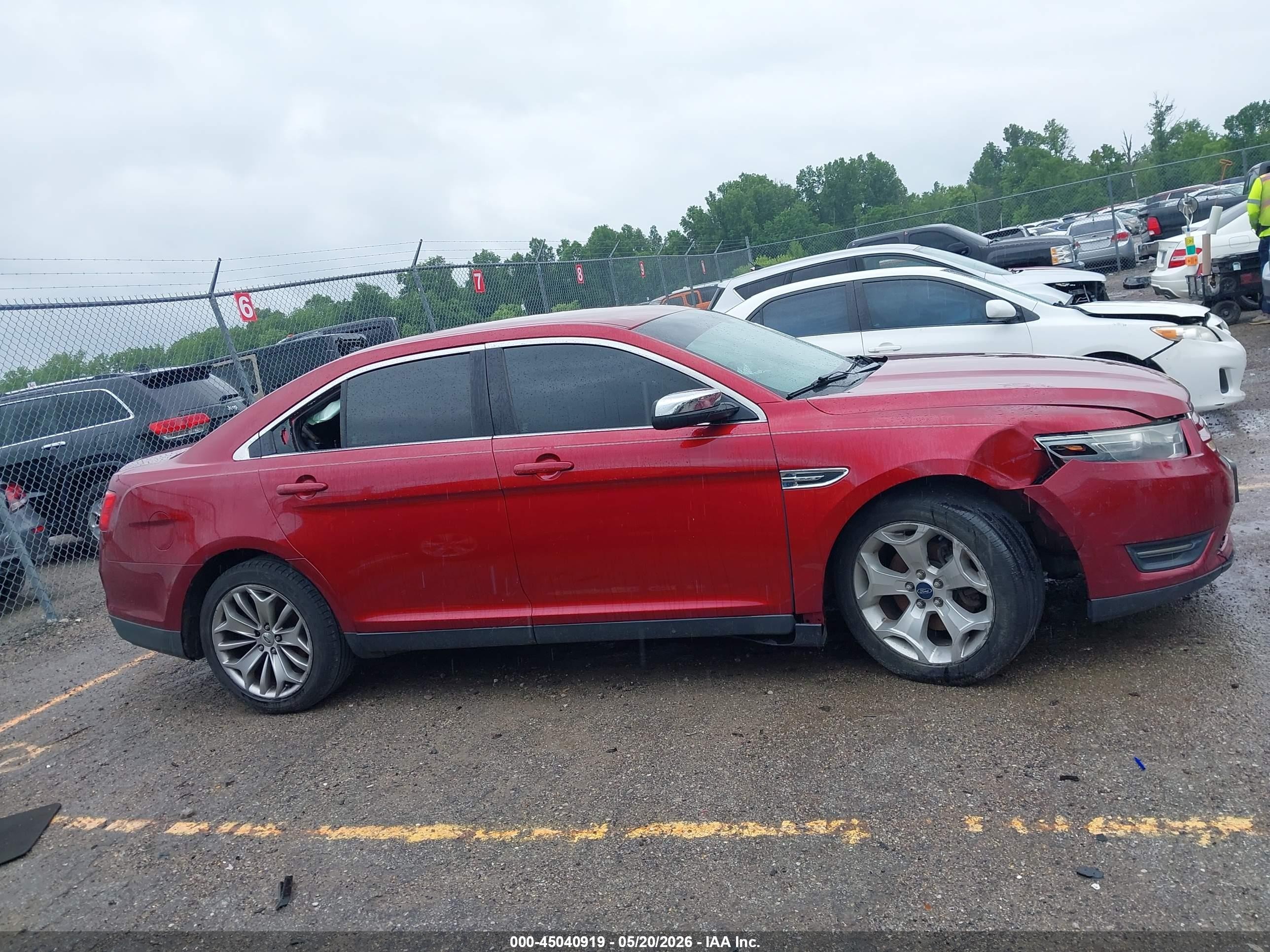 2013 Ford Taurus Limited Red vin: 1FAHP2F86DG100680