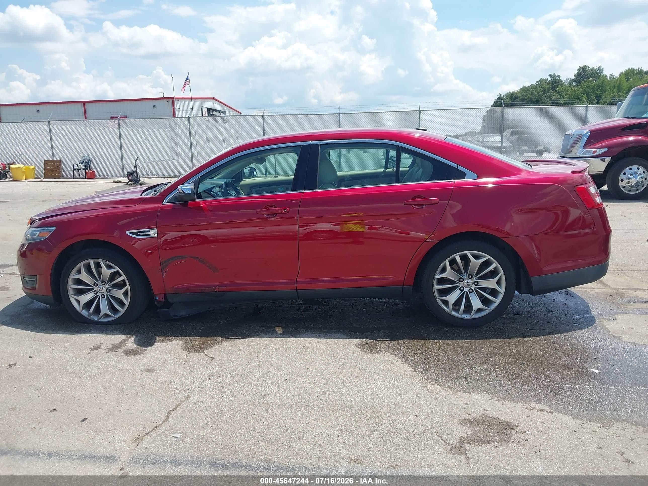 2013 Ford Taurus Limited Red vin: 1FAHP2F86DG127829
