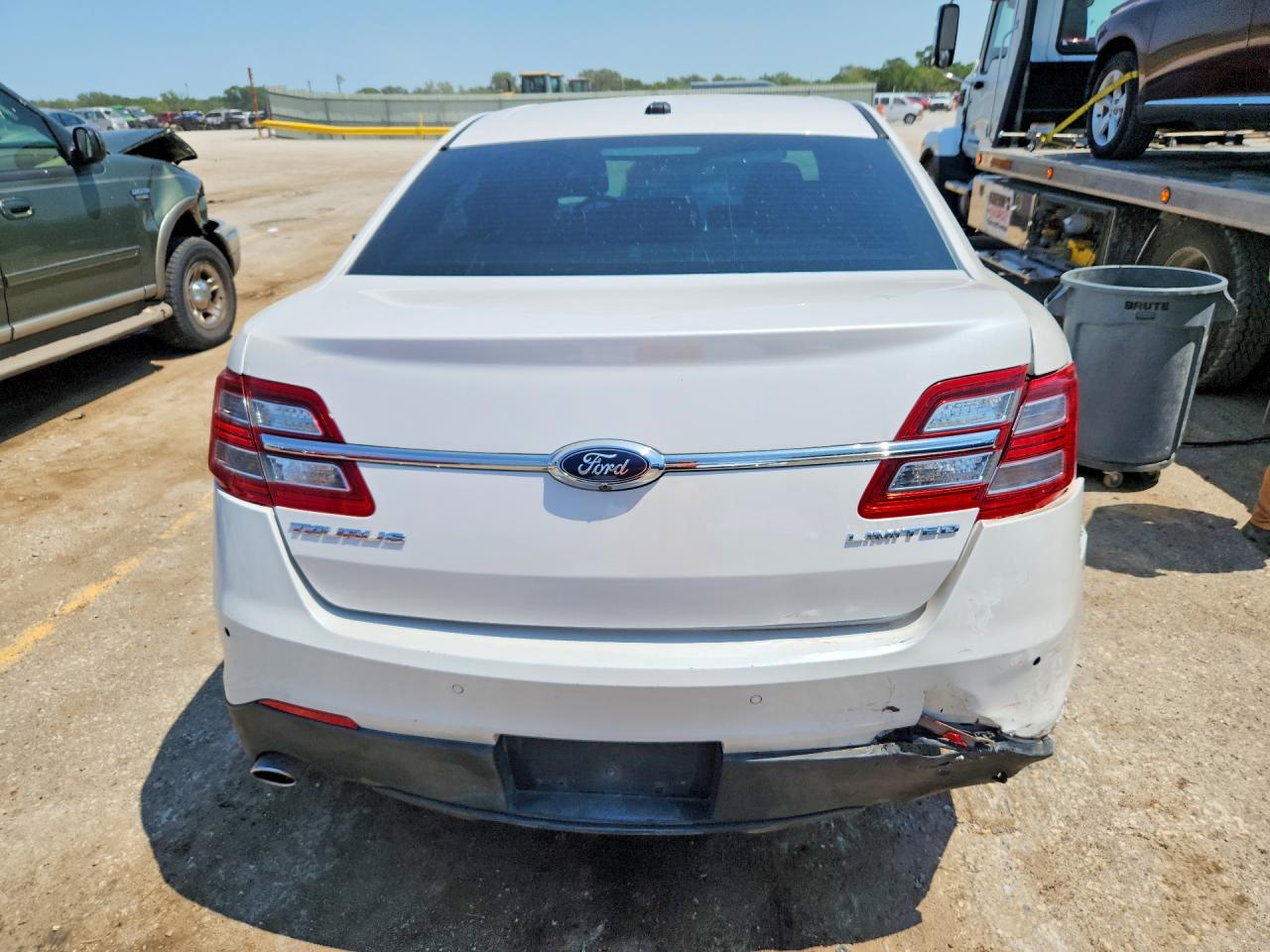 2013 Ford Taurus Limited White vin: 1FAHP2F86DG131590