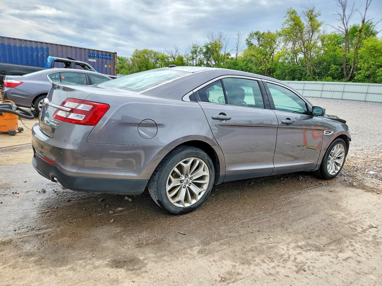 2013 Ford Taurus Limited Silver vin: 1FAHP2F86DG142895