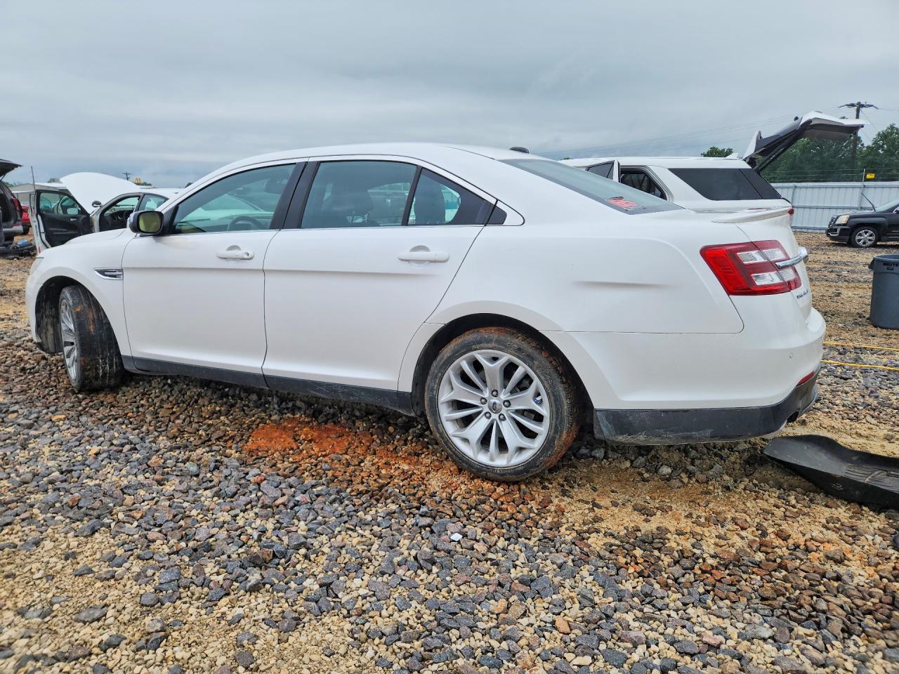 2013 Ford Taurus Limited White vin: 1FAHP2F86DG212119