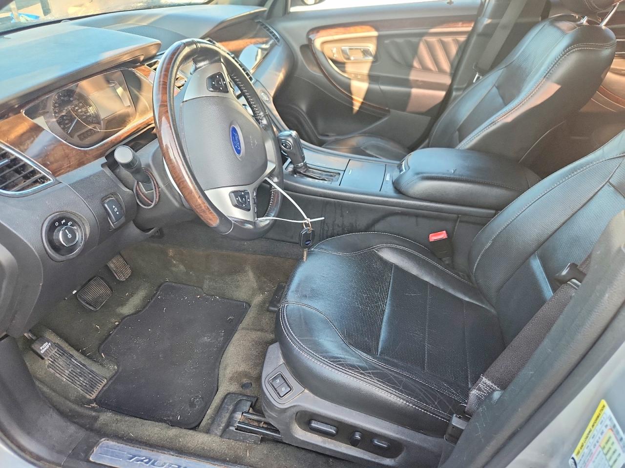 2013 Ford Taurus Limited Серебряный vin: 1FAHP2F86DG216638