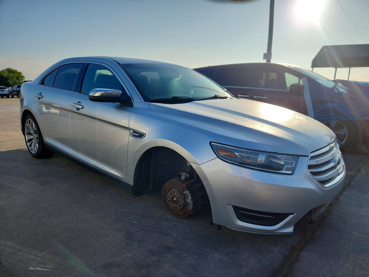 2013 Ford Taurus Limited Серебряный vin: 1FAHP2F86DG216638