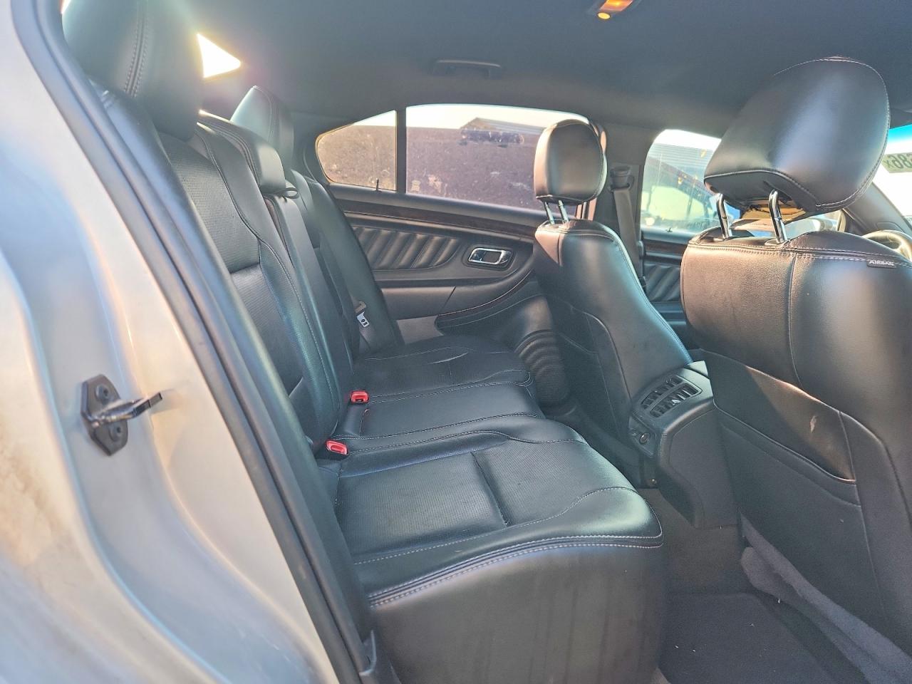 2013 Ford Taurus Limited Серебряный vin: 1FAHP2F86DG216638