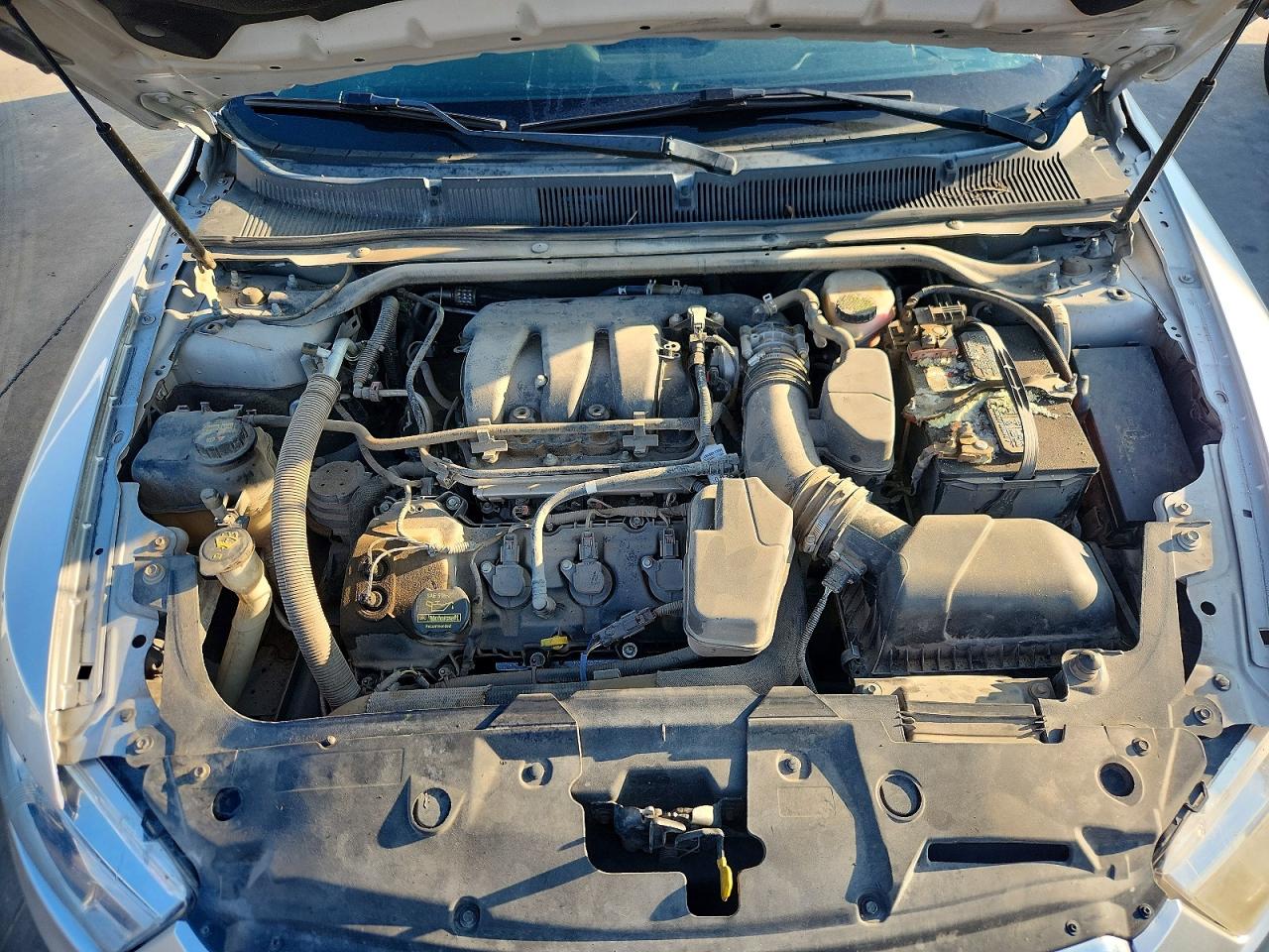 2013 Ford Taurus Limited Серебряный vin: 1FAHP2F86DG216638