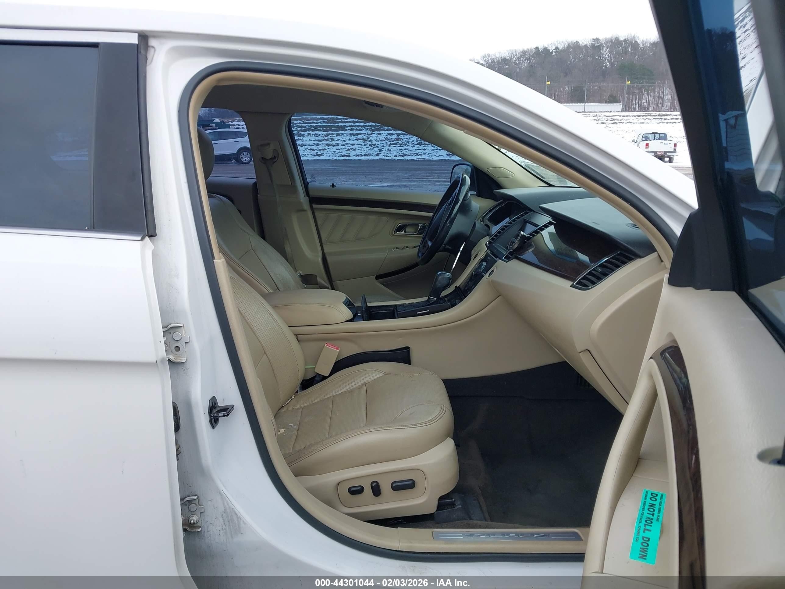 2013 Ford Taurus Limited White vin: 1FAHP2F86DG230216