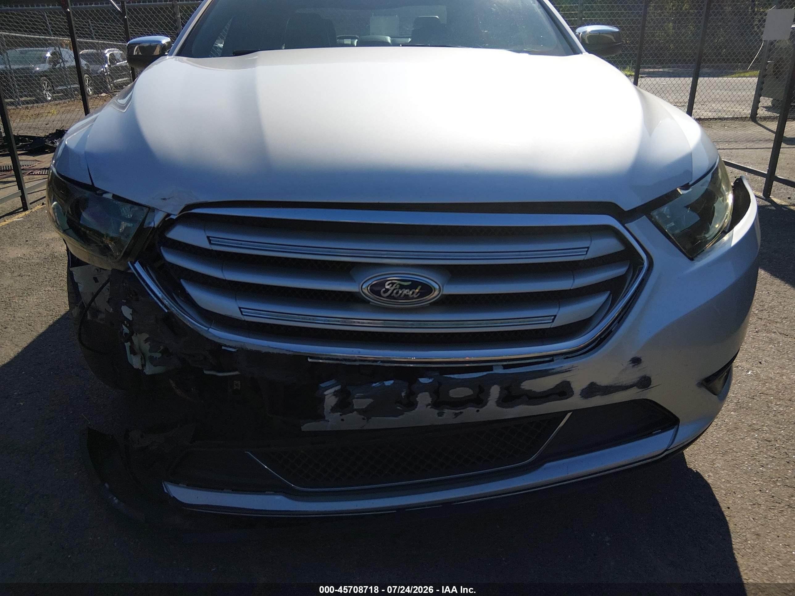 2014 Ford Taurus Limited Серебряный vin: 1FAHP2F86EG106447