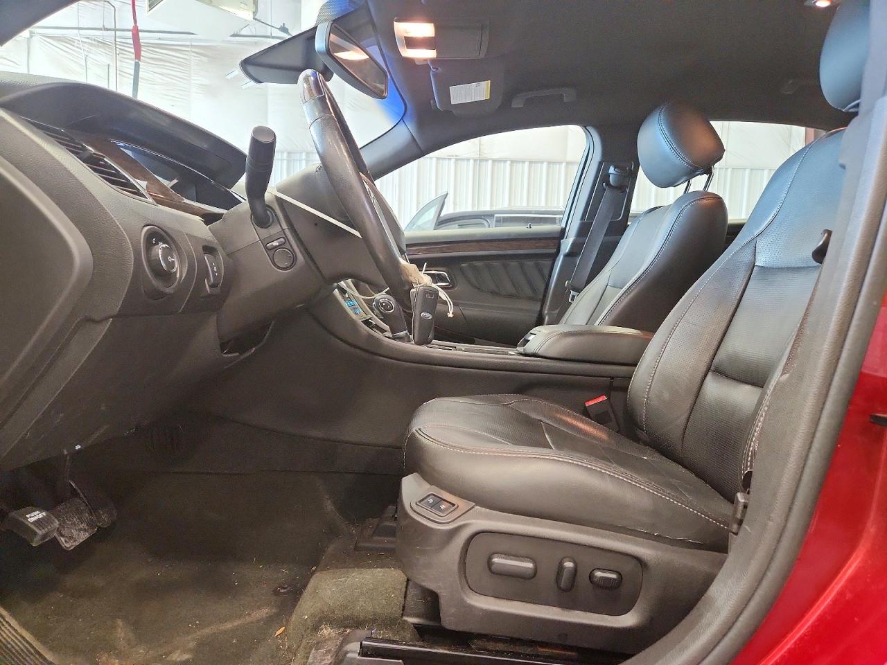 2014 Ford Taurus Limited Red vin: 1FAHP2F86EG130750