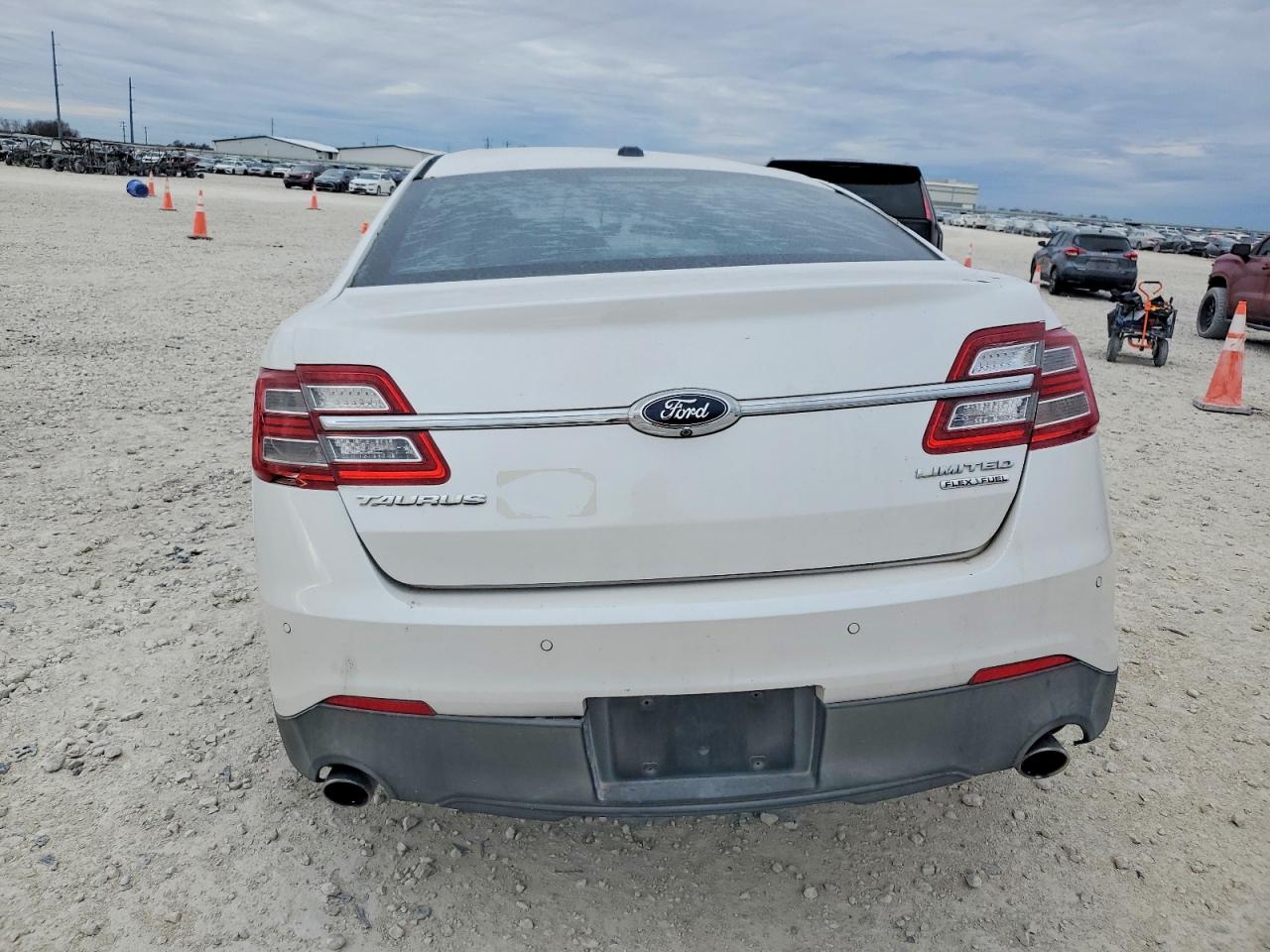 2014 Ford Taurus Limited White vin: 1FAHP2F86EG150190