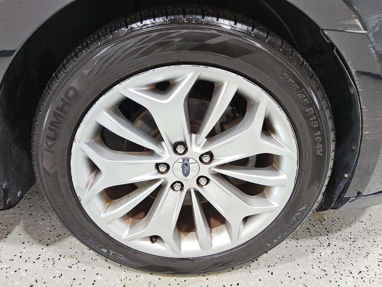 2014 Ford Taurus Limited Черный vin: 1FAHP2F86EG179303 Damage: Right Front Wheel, Curb Rash, > 12 Inches