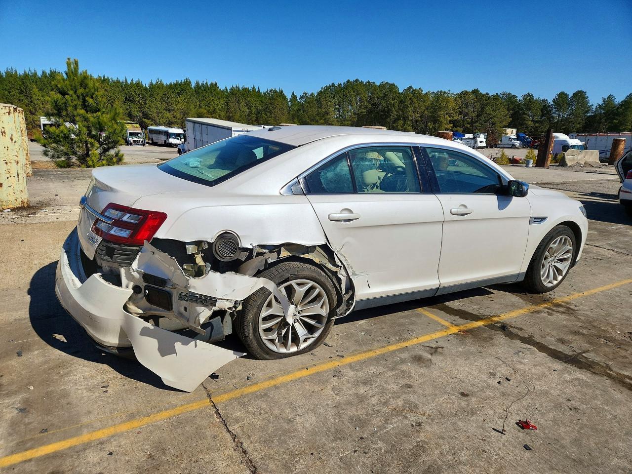 2015 Ford Taurus Limited White vin: 1FAHP2F86FG155035