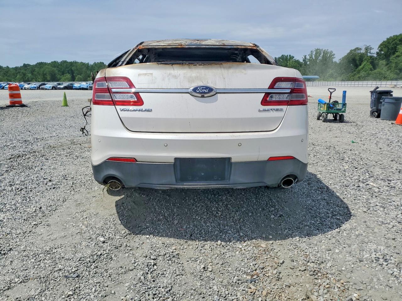 2015 Ford Taurus Limited Burn vin: 1FAHP2F86FG168853