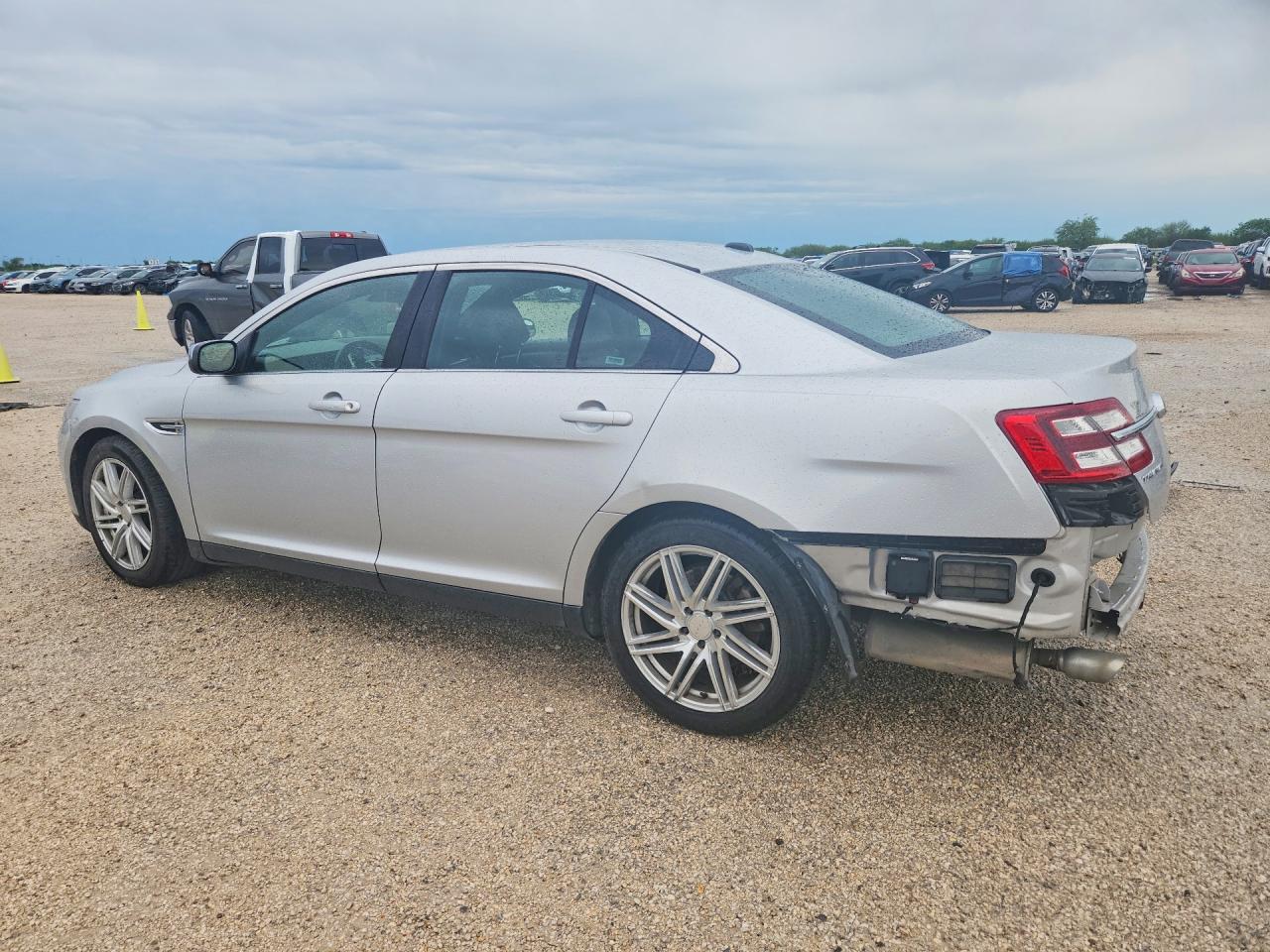 2018 Ford Taurus Limited Silver vin: 1FAHP2F86JG128264