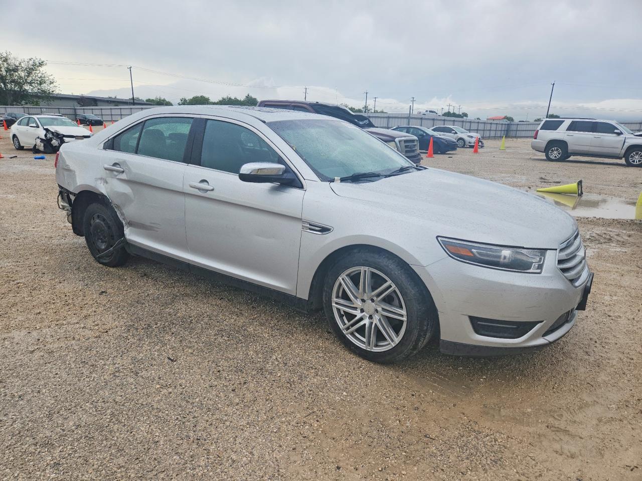 2018 Ford Taurus Limited Silver vin: 1FAHP2F86JG128264