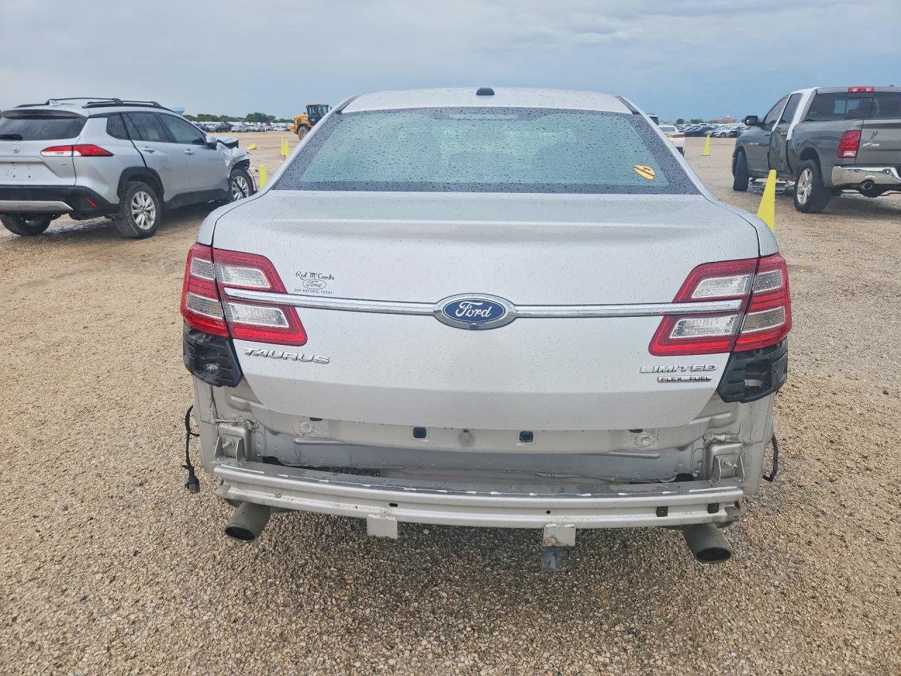2018 Ford Taurus Limited Silver vin: 1FAHP2F86JG128264