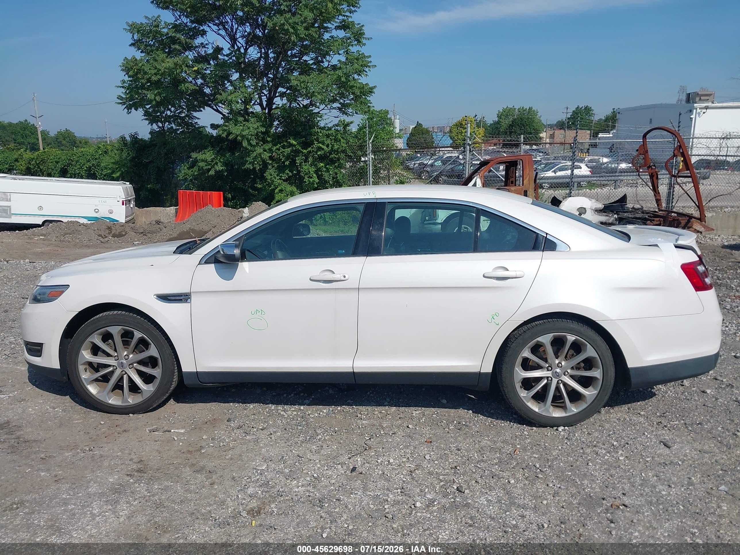 2013 Ford Taurus Limited White vin: 1FAHP2F87DG160984