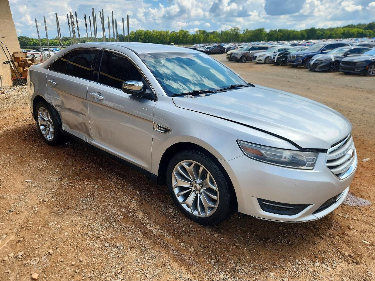 2014 Ford Taurus Limited Серебряный vin: 1FAHP2F88EG104974