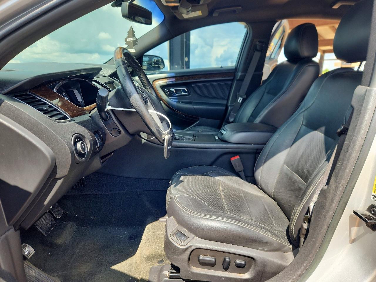 2014 Ford Taurus Limited Серебряный vin: 1FAHP2F88EG104974