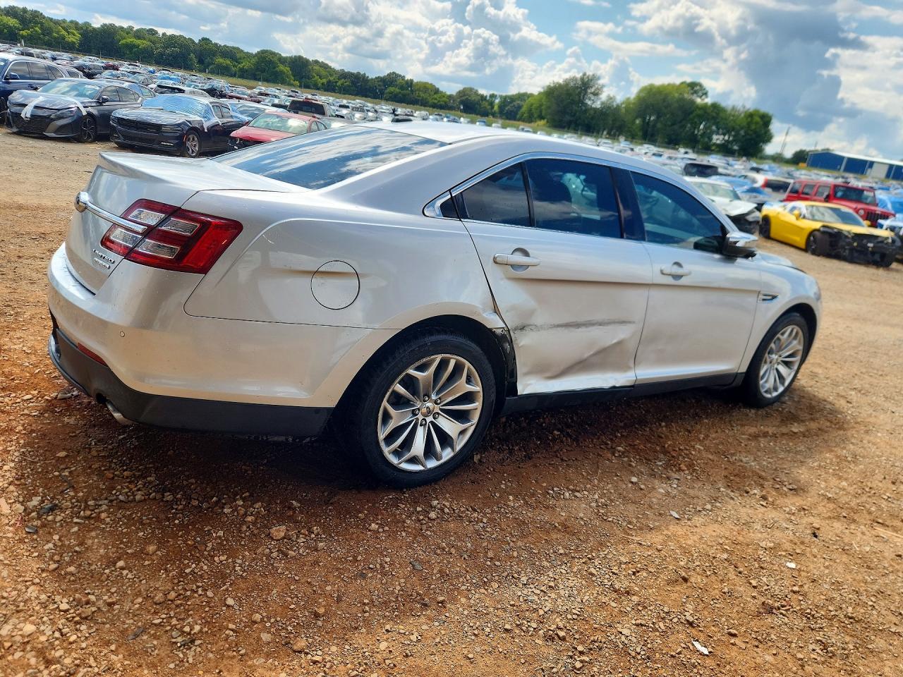 2014 Ford Taurus Limited Серебряный vin: 1FAHP2F88EG104974