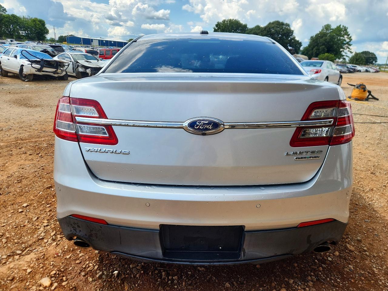 2014 Ford Taurus Limited Серебряный vin: 1FAHP2F88EG104974