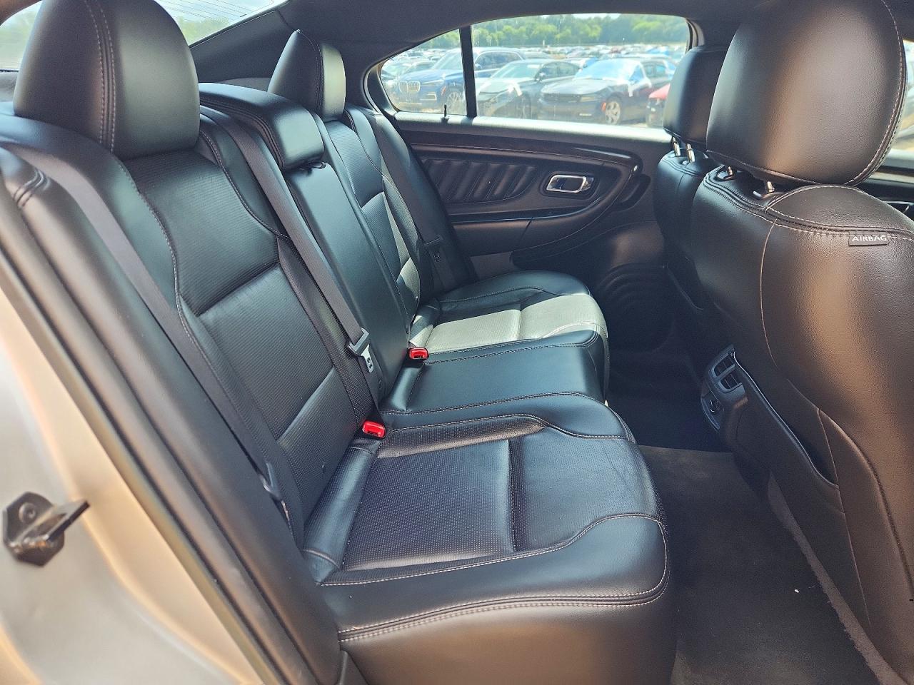 2014 Ford Taurus Limited Серебряный vin: 1FAHP2F88EG104974