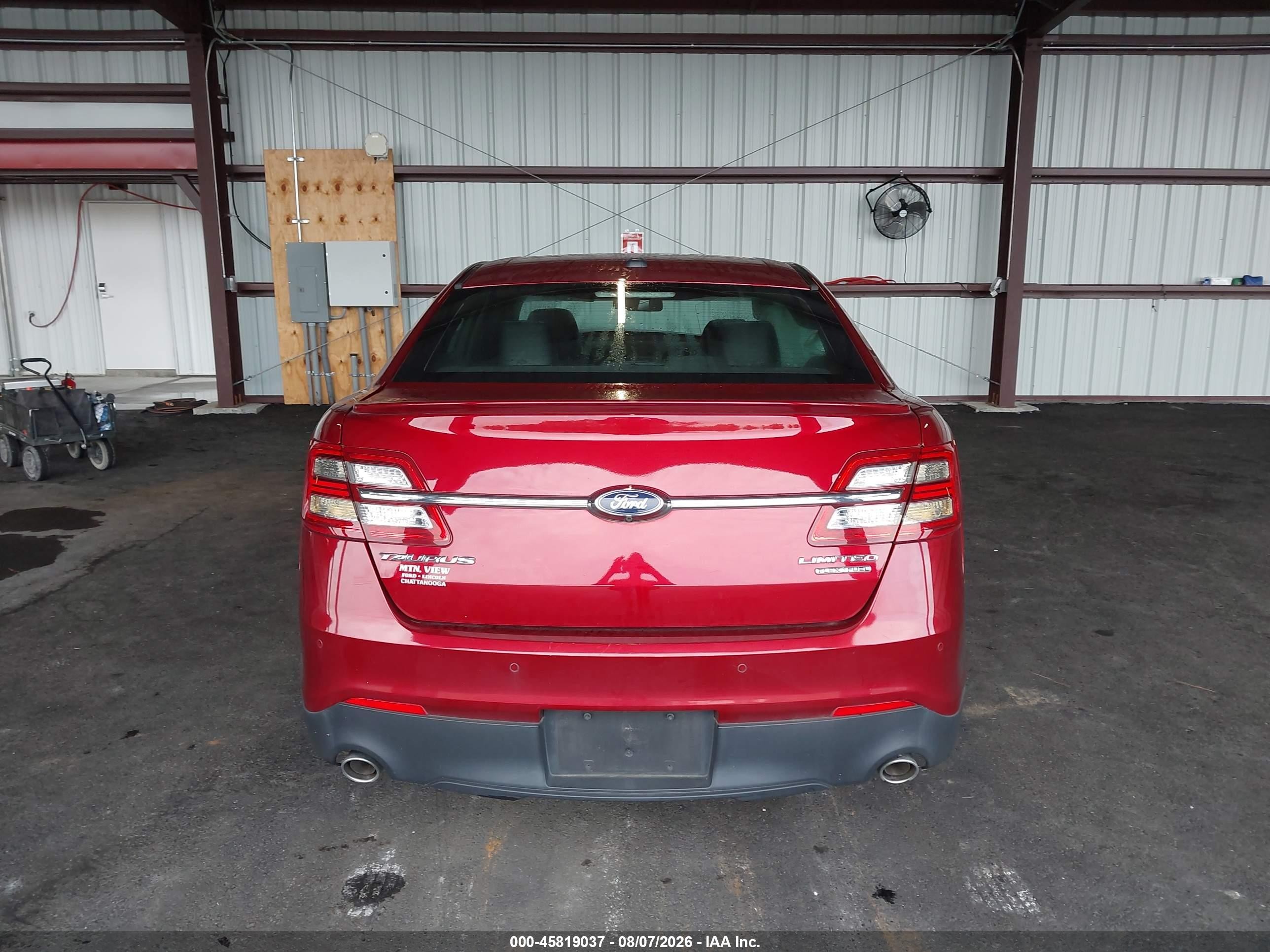 2015 Ford Taurus Limited Red vin: 1FAHP2F88FG151035