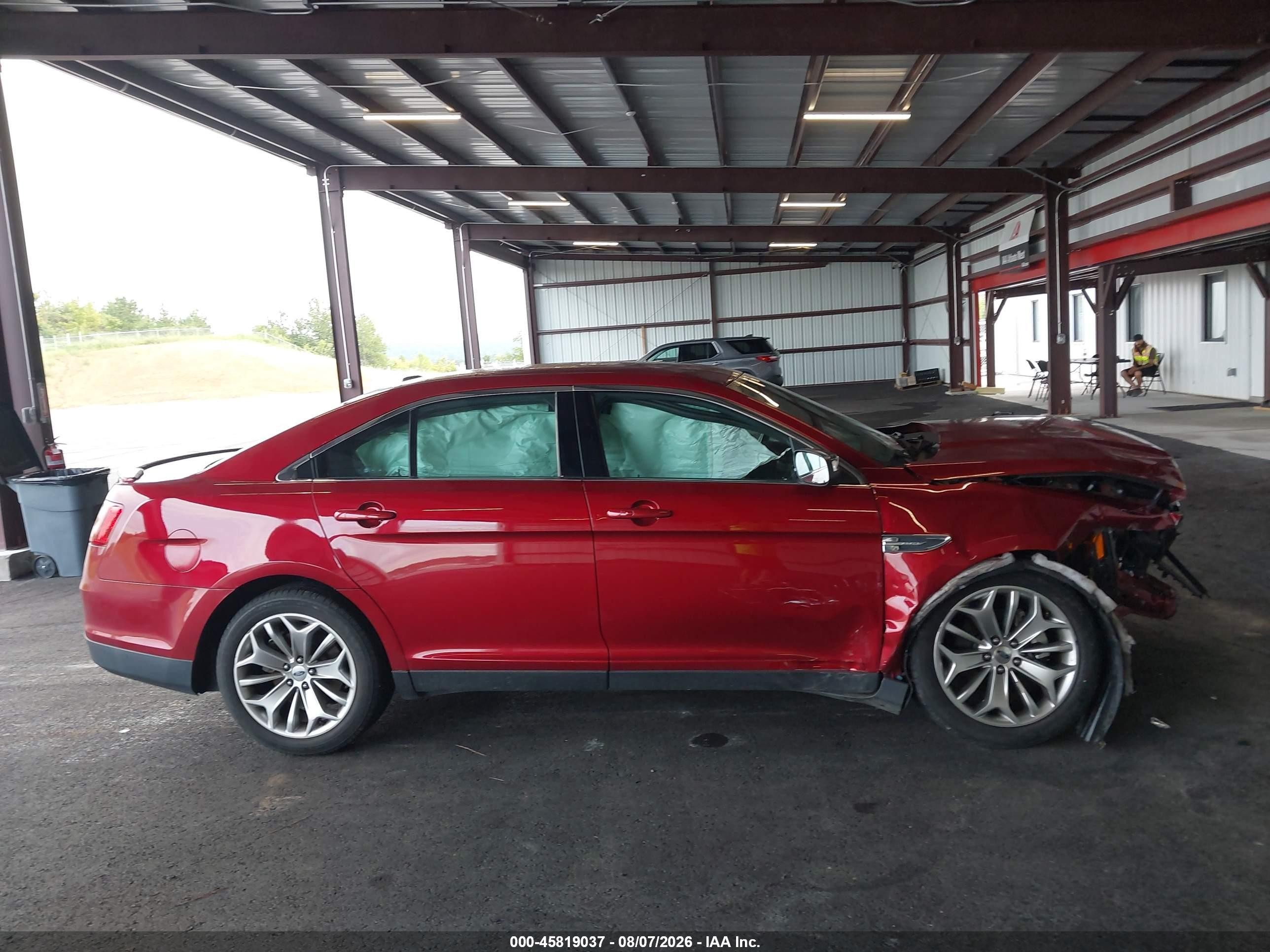 2015 Ford Taurus Limited Red vin: 1FAHP2F88FG151035