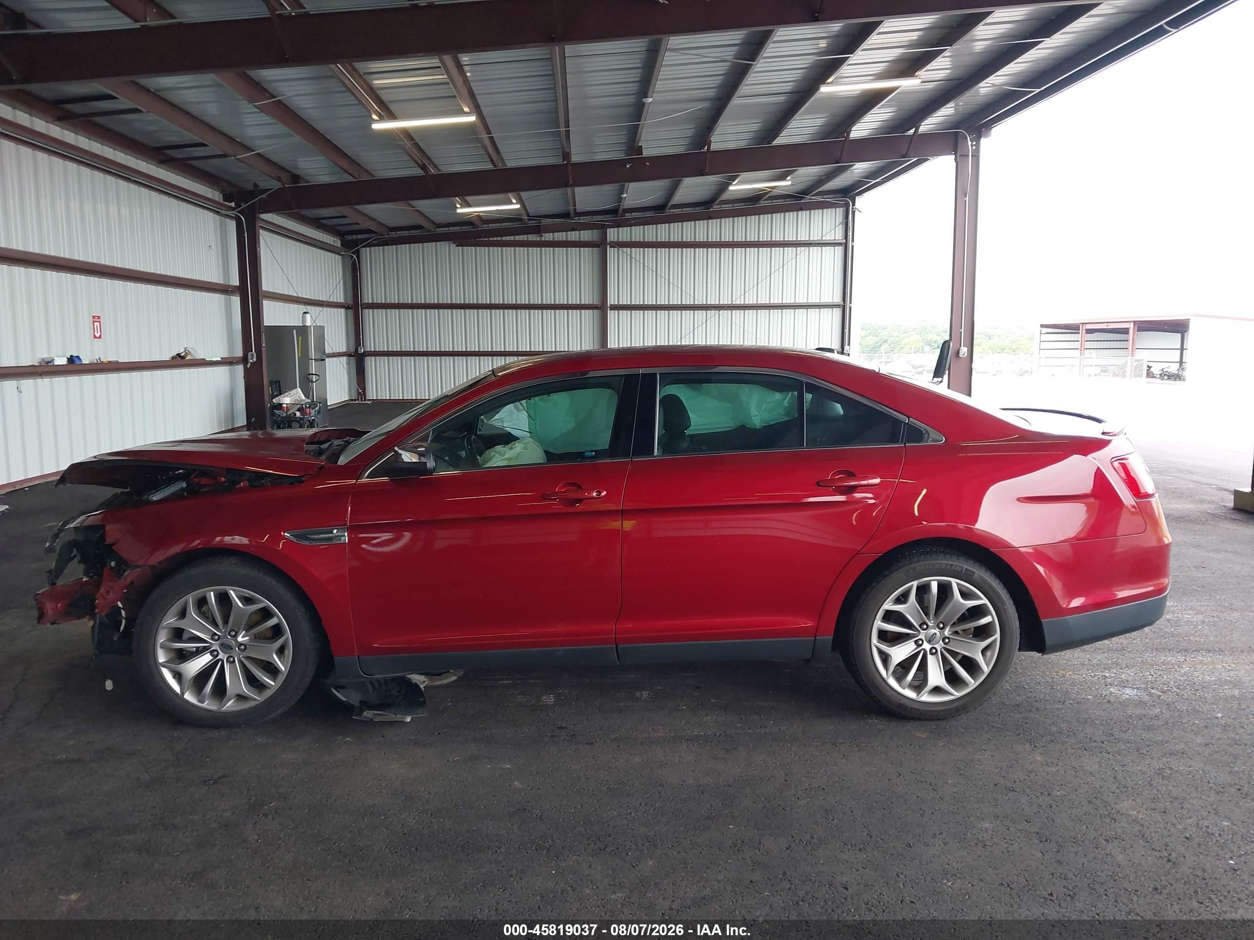 2015 Ford Taurus Limited Red vin: 1FAHP2F88FG151035