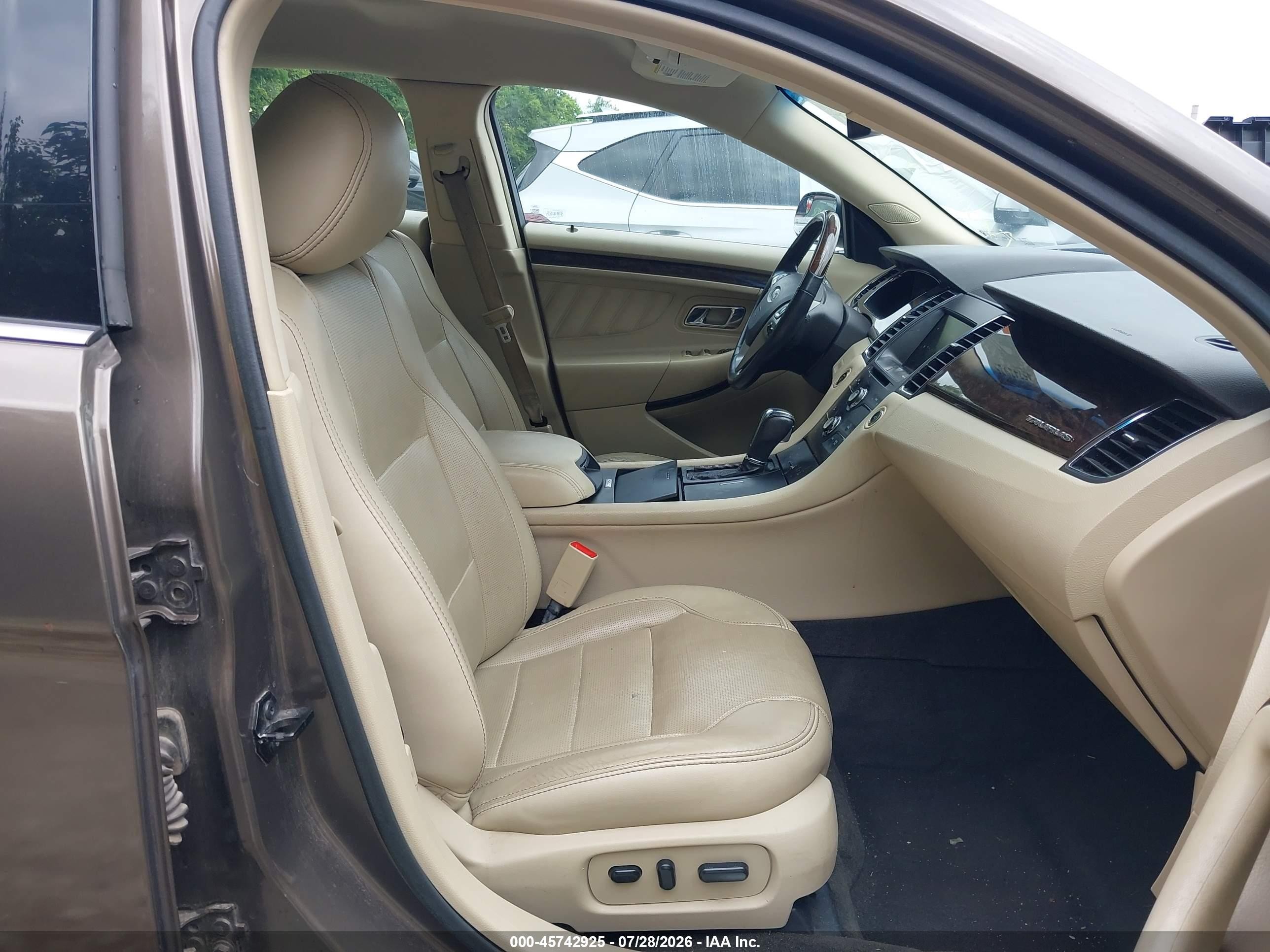 2015 Ford Taurus Limited Коричневый vin: 1FAHP2F88FG165615