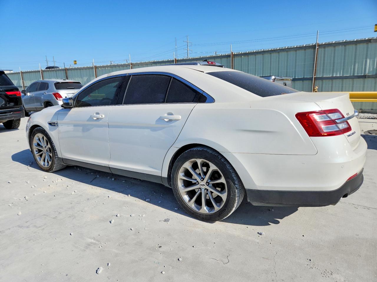 2015 Ford Taurus Limited White vin: 1FAHP2F88FG209161