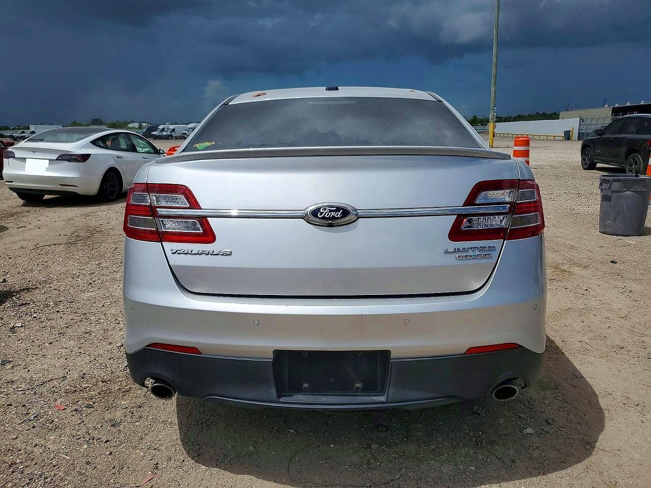 2014 Ford Taurus Limited Silver vin: 1FAHP2F89EG110623