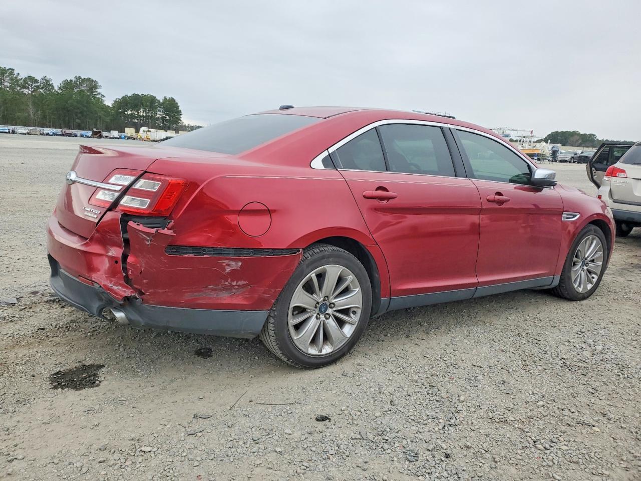 2014 Ford Taurus Limited Red vin: 1FAHP2F89EG116647