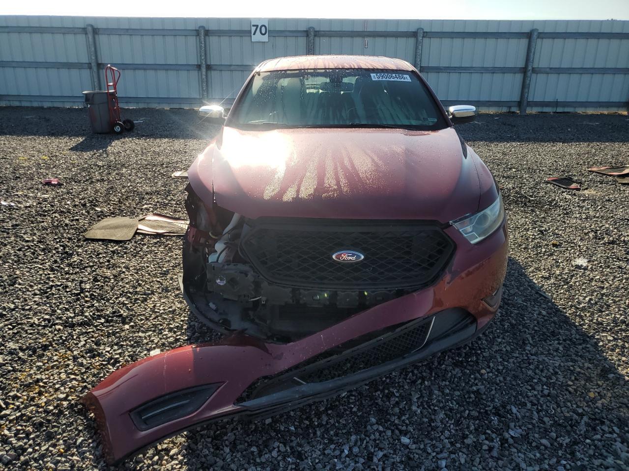 2015 Ford Taurus Limited Red vin: 1FAHP2F89FG168796