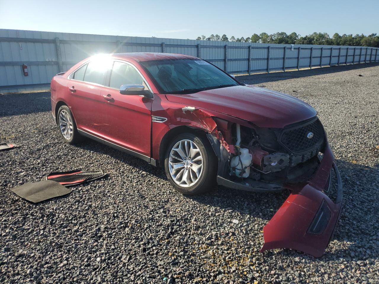 2015 Ford Taurus Limited Red vin: 1FAHP2F89FG168796