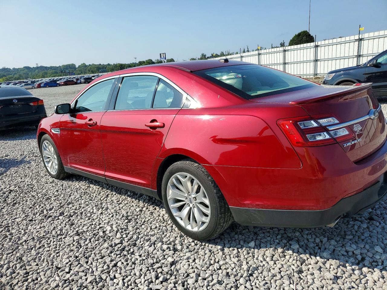 2016 Ford Taurus Limited Red vin: 1FAHP2F89GG133452