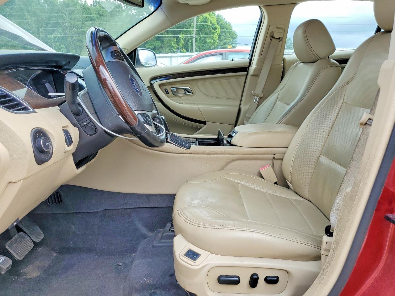 2013 Ford Taurus Red vin: 1FAHP2F8XDG149493