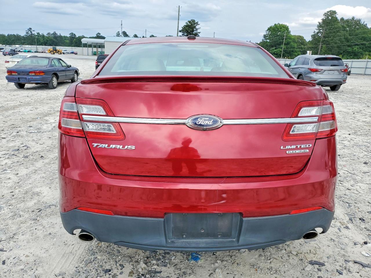 2013 Ford Taurus Red vin: 1FAHP2F8XDG149493