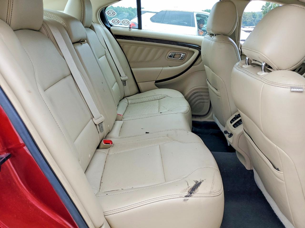 2013 Ford Taurus Red vin: 1FAHP2F8XDG149493