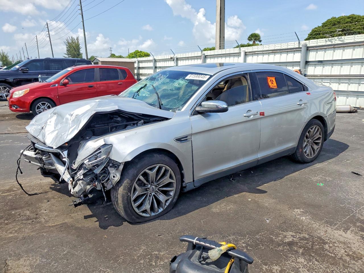 2013 Ford Taurus Limited Silver vin: 1FAHP2F8XDG185538