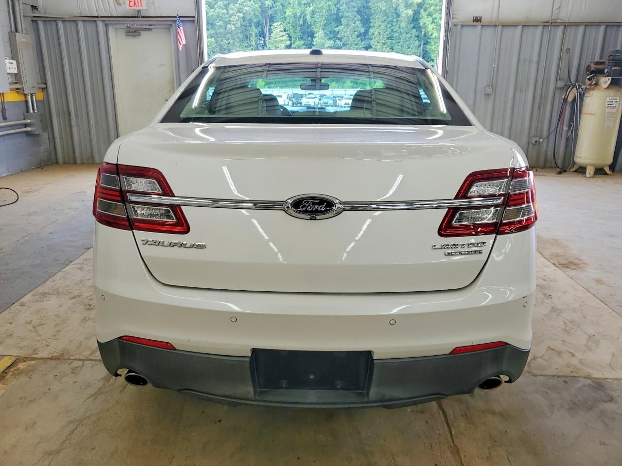 2014 Ford Taurus Limited White vin: 1FAHP2F8XEG128564