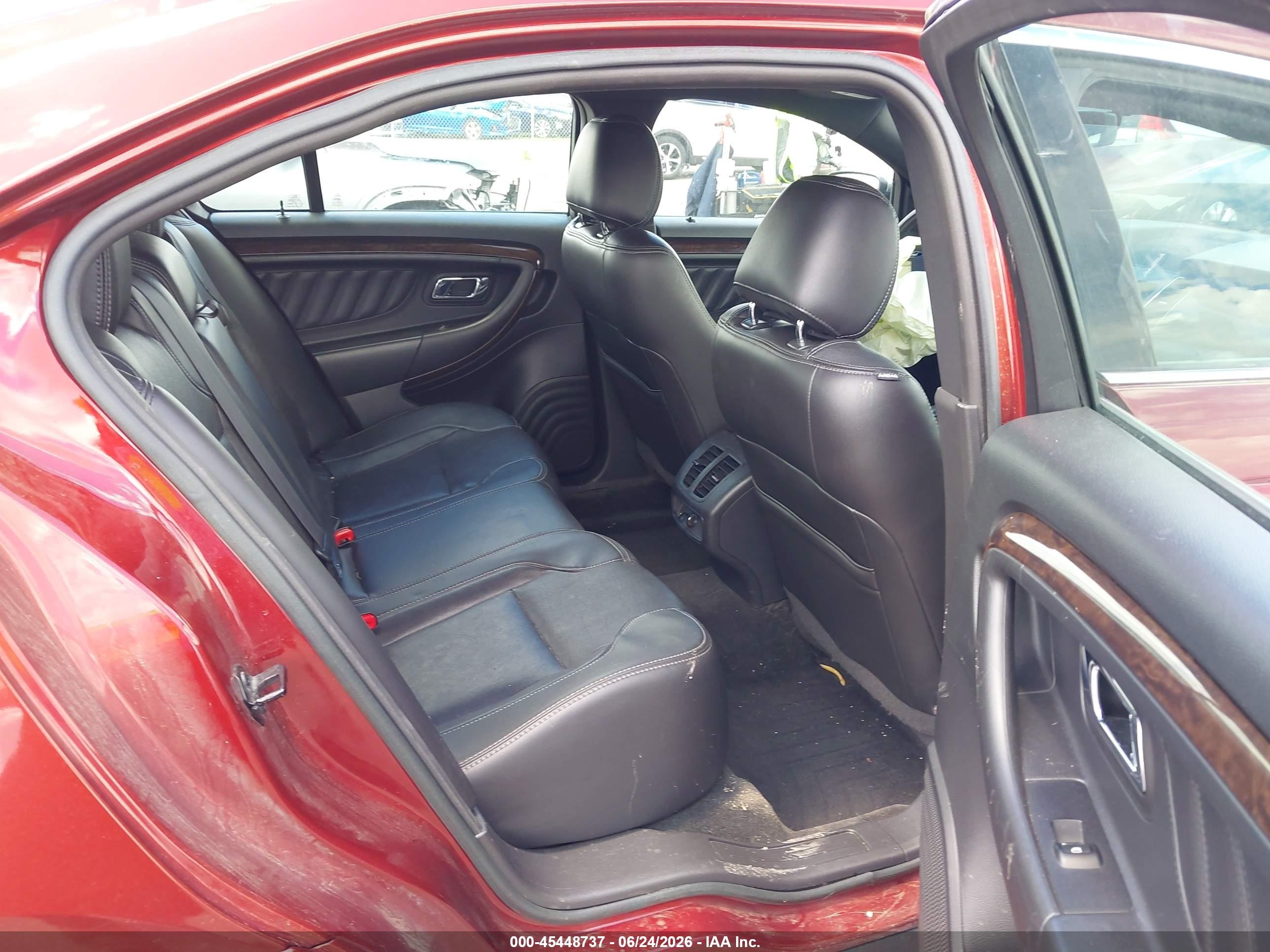 2014 Ford Taurus Limited Red vin: 1FAHP2F8XEG165369